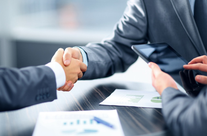 business handshake partnership distribution